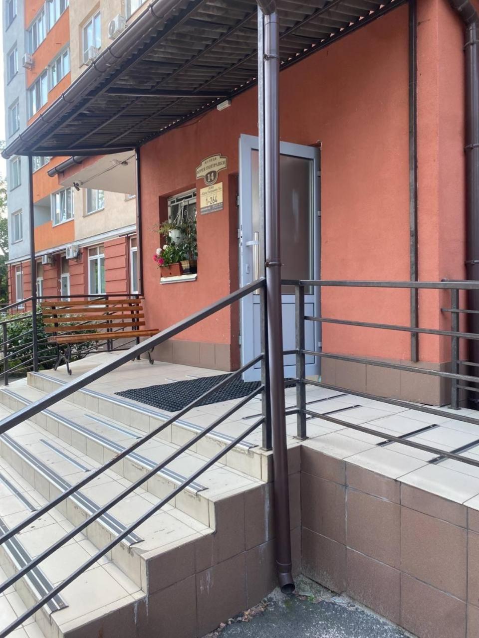 В 2 Минутах Від Метро Чудова Квартира В Новому Домі Kyiv Exterior photo